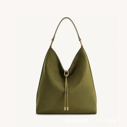 Tote bag with large capacity for the armpit area