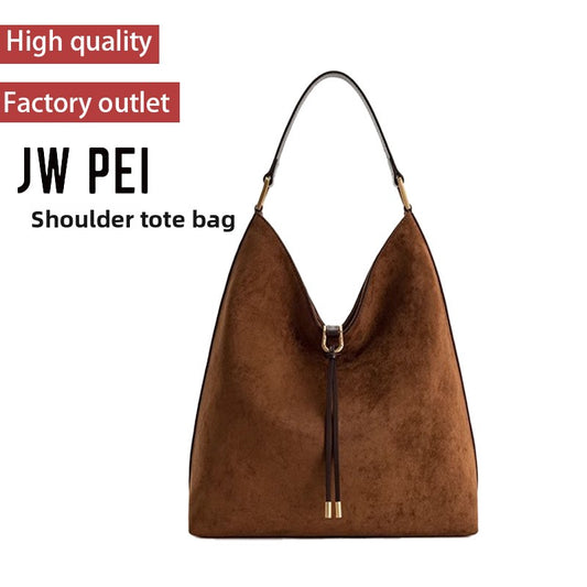 Tote bag with large capacity for the armpit area