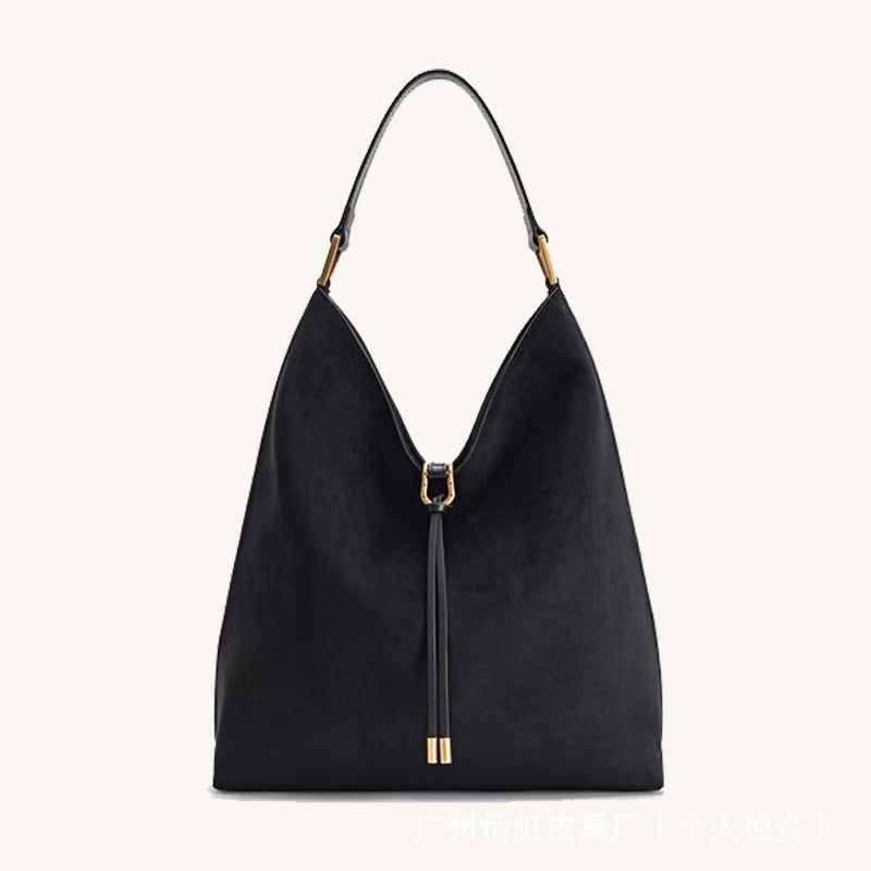 Tote bag with large capacity for the armpit area